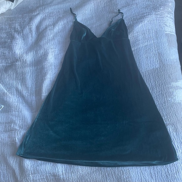 Victoria’s Secret Green Velvet Slip - Picture 5 of 7